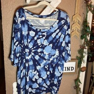 Lularoe Iris Top Navy and Light Blue Tye Dyed Pattern Women’s Size XL